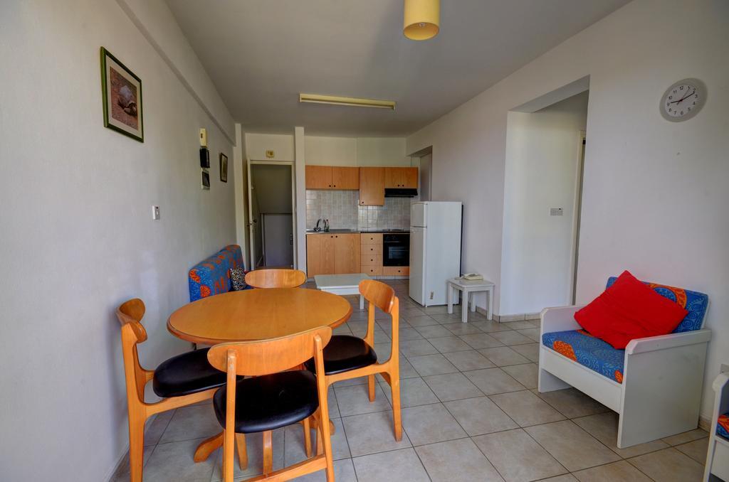 Renos Apartments Polis Eksteriør billede
